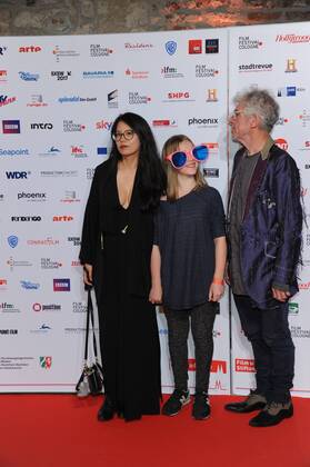 Der Regisseur Christopher Doyle (l) und Rain Kathy Li (r) posiert am 14.10.2016 in Köln auf dem roten Teppich beim International Film Award NRW im Rahmen des Film Festival Cologne. (vormals: Cologne Conference) ein internationales Film- und Fernsehfestival in Köln.