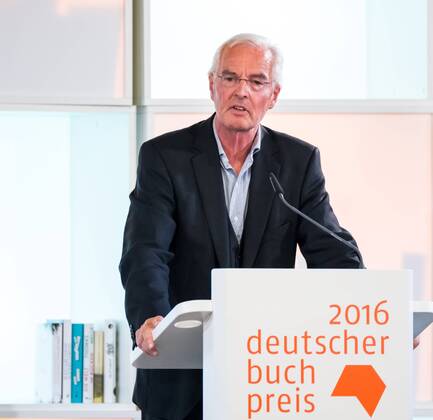 Themen der Woche Bilder des Tages Deutscher Buchpreis, c o Börsenverein des Deutschen Buchhandels, Braubachstraße 16, 60311 Frankfurt am Main, Pressetermin, Fototermin, 17.10.2016, 2016-10-17 Bild: Bodo Kirchhoff - Preisträger Deutscher Buchpreis 2016 Copyright: Fotograf:xVolkerxDanzerx xAgentur:xHMBxMediax-xHeikoxBecker