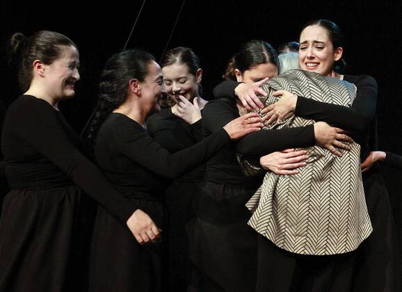Verleihung Prinzessin-von-Asturien-Preis in Oviedo Spanish actress and director Nuria Espert (R) Princess of Asturias Award of the Arts 2016, is hugged by young actresses who took part at the tribute titled Espectacular (Spectacular) after Espert s visit at the Escuela Superior de Arte Dramático del Principado de Asturias (ESAD) acting school in Gijon, Asturias, Spain, 20 October 2016. TRIBUTE OF YOUNG ACTRESSES TO NURIA ESPERT, PRINCESS OF ASTURIAS AWARD IN ARTS 2016 !ACHTUNG: NUR REDAKTIONELLE NUTZUNG!  GIJ001 20161020-636125926779367980