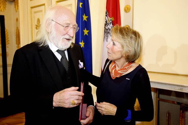 Karl Merkatz und Liliana Nelska bei der Verleihung des Österreichischen Ehrenkreuzes für Wissenschaft und Kunst 1. Klasse an Karl Merkatz im Bundeskanzleramt. Wien, 20.10.2016 Foto:xF.xJ.xMorgenbesserx xFuturexImage