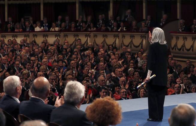 Prinzessin-von-Asturien-Preis Spanish actress Nuria Espert (C) receives the applause of the audience after receiving the 2016 Princess of Asturias Award of Arts during the handover ceremony held at the Campoamor Theatre in Oviedo, province of Asturias, northern Spain, 21 October 2016. Princess of Asturias Awards handover ceremony !ACHTUNG: NUR REDAKTIONELLE NUTZUNG!  GRA439 20161021-636126758522611882