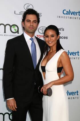 LOS ANGELES - OCT 22: Adrian Bellani, Emmanuelle Chriqui at the 26th Annual Environmental Media Awards at Warner Brothers Studio on October 22, 2016 in Burbank, CA  Copyright: xKathyxHutchinsx xIPAx