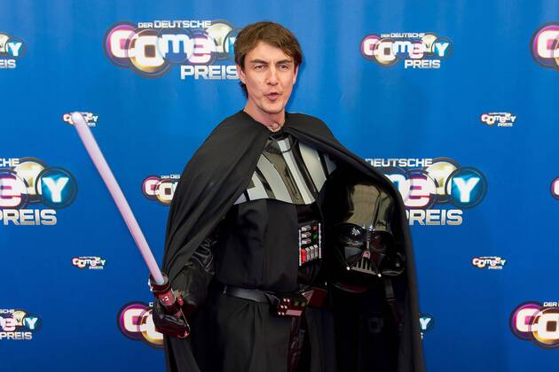 Koeln, Germany 26.10.2016, Deutscher Comedypreis 2016, Matze Knop als Darth Vader auf dem roten Teppich ( DeFodi001