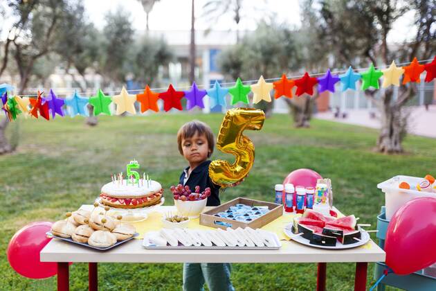 Little boy with golden balloon behind laid birthday table model released Symbolfoto  VABF00771