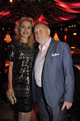 Joseph Vilsmaier mit Freundin Birgit Muth VIP-Premiere Schuhbecks teatro Sweet Dreams Spiegelpalast Riem bei München 03. November 2016