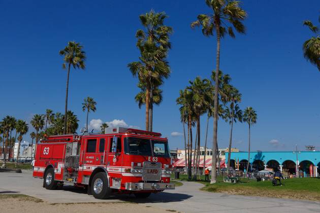 USA, United States of America, California, Los Angeles, 01.11.2016: Los Angeles City Fire Department, Löschzug, Löschfahrzeug am Strand von Venice Beach