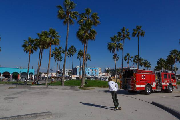 USA, United States of America, California, Los Angeles, 01.11.2016: Los Angeles City Fire Department, Löschzug, Löschfahrzeug am Strand von Venice Beach