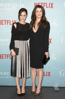 Alexis Bledel und Lauren Graham beim Fan Event zur Netflix Miniserie Gilmore Girls: Ein neues Jahr Gilmore Girls: A Year in the Life im Admiralspalast. Berlin, 10.11.2016 Foto:xF.xKernx xFuturexImage