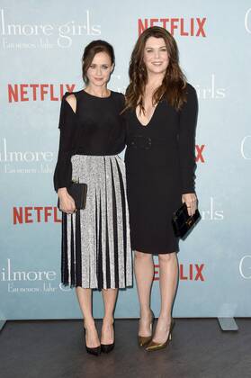 Alexis Bledel und Lauren Graham beim Fan Event zur Netflix Miniserie Gilmore Girls: Ein neues Jahr Gilmore Girls: A Year in the Life im Admiralspalast. Berlin, 10.11.2016 Foto:xF.xKernx xFuturexImage
