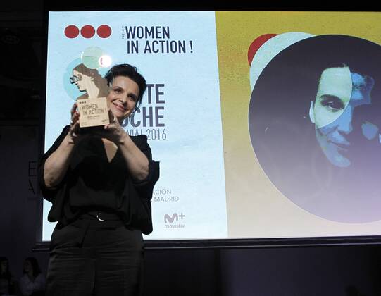 French actress Juliette Binoche during the ceremony she was awarded the 1st Women in Action! award in Madrid, central Spain, 19 November 2016. The Women in Action! award recognizes and rewards the trajectory and work of women in favor of equality in the audiovisual area (in front and behind the cameras). EFE Victor Lerena Juliette Binoche awarded the 1st Women in Action! award !ACHTUNG: NUR REDAKTIONELLE NUTZUNG!  20161119-636151898401382034