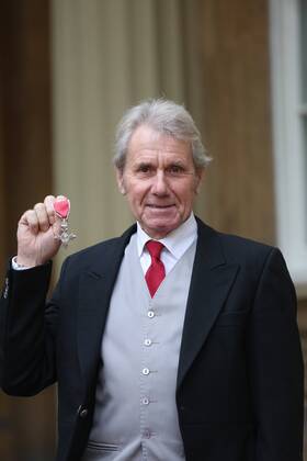 Prominente nach Ordensverleihung vor dem Buckingham Palast . 18 11 2016. London, United Kingdom. Investitures at Buckingham Palace. Buckingham Palace. David Mills picks up his MBE for services to Wildlife Conservation at Buckingham Palace, November 18 2016. David Mills MBE is a leading wildlife conservationist and founder of the British Wildlife Centre.  xi-Images xPoolx IIM-13846-0035