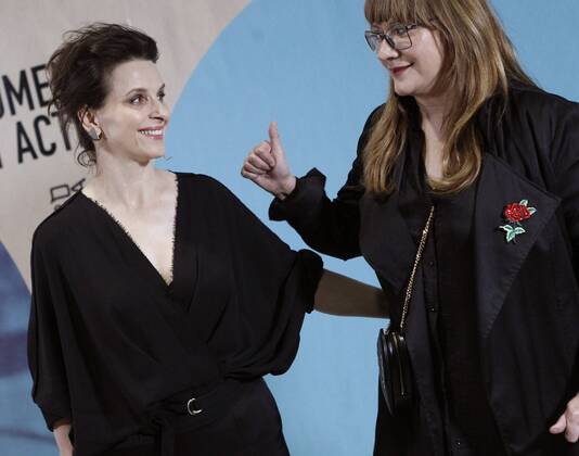 French actress Juliette Binoche (L) and Spanish film director Isabel Coixet arrive for the the 1st Women in Action! award handover ceremony in Madrid, central Spain, 19 November 2016. Binoche received the Women in Action! award that recognizes and rewards the trajectory and work of women in favor of equality in the audiovisual area (in front and behind the cameras). EFE Victor Lerena French actress Juliette Binoche awarded with the Women in Action! prize !ACHTUNG: NUR REDAKTIONELLE NUTZUNG!  GRA453 20161120-636152305155216343