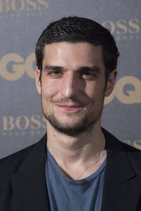 GQ Männer des Jahres Award in Paris Louis Garrel - GQ Men of the Year Award 2016 - Paris, Frankreich - 23 11 2016 JBAutissier Panoramic 