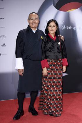 S.E. Lyonchhen Tshering Tobgay mit Ehefrau Tashi Doma bei der Verleihung des Deutschen Nachhaltigkeitspreises 2016 im Maritim Hotel. Düsseldorf, 25.11.2016 Foto:xF.xKernx xFuturexImage