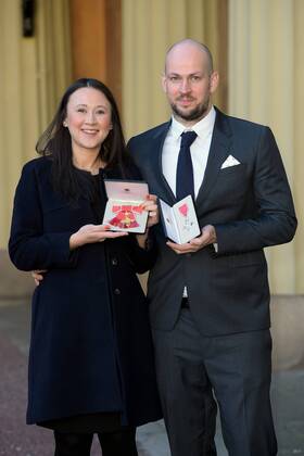 . 29 11 2016. London, United Kingdom. investiture at Buckingham Palace. Buckingham Palace. James Watt, Co-Founder, BrewDog receives an MBE for services to the Brewing Industry, with his wife Johanna Basford who receives an OBE for services to Art and Entrepreneurship at an investiture at Buckingham Palace, London, UK. 29 11 2016.  xi-Imagesx xPoolx IIM-13945-0013