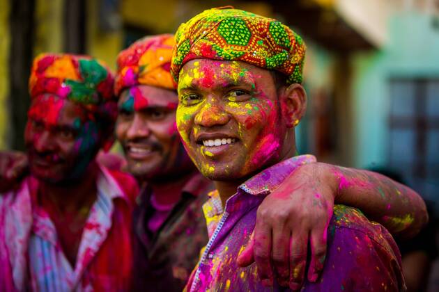 Men throwing colored pigment, Holi Festival, Vrindavan, Uttar Pradesh, India, Asia Copyright: LauraxGrier Editorial Use Only 1218-322