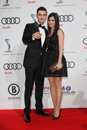 Patrick Moelleken mit Freundin, Audi Generation Award 2016 im Hotel Bayerischer Hof in Muenchen am 07.12.2016