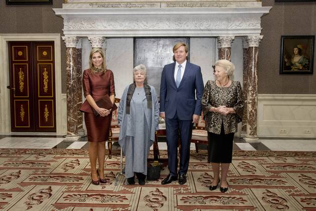 Bilder des Tages 08-12-2016 Amsterdam King Willem-Alexander, with Queen Maxima and Princess Beatrix, during the Erasmusprize ceremony at the Koninklijke paleis in Amsterdam. The King, patron of the Praemium Erasmianum foundation, and the board has awarded the 150.000 euro prize to the British writer Dame Antonia Susan Byatt (1936). This years theme of the Erasmusprijs was ‘Life Writing .  Copyright: ppex