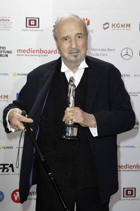 Jean-Claude Carriere mit dem Preis für sein Lebenswerk bei der Verleihung vom 29. Europäischen Filmpreis 2016 29th European Film Awards 2016 im Nationalen Forum für Musik. Breslau, 10.12.2016 Foto:xS.xGabschx xFuturexImage