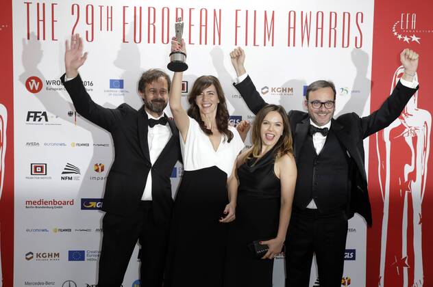 Claude Barras, Pauline Gygax, Kate Merkt und Michel Merkt mit dem Preis für den besten Animationsfilm Ma vie de Courgette Mein Leben als Zucchini bei der Verleihung vom 29. Europäischen Filmpreis 2016 29th European Film Awards 2016 im Nationalen Forum für Musik. Breslau, 10.12.2016 Foto:xS.xGabschx xFuturexImage