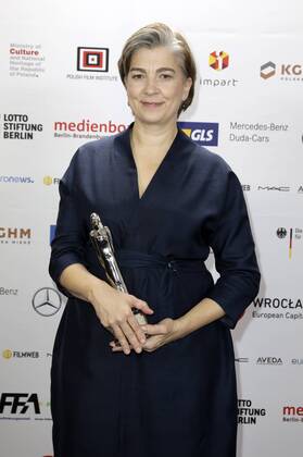 Stefanie Bieker mit dem Preis für die besten Kostüme in Under Sandet Unter dem Sand - Das Versprechen der Freiheit bei der Verleihung vom 29. Europäischen Filmpreis 2016 29th European Film Awards 2016 im Nationalen Forum für Musik. Breslau, 10.12.2016 Foto:xS.xGabschx xFuturexImage
