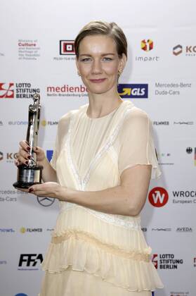 Sandra Hüller mit dem Preis für die beste Darstellerin in Toni Erdmann bei der Verleihung vom 29. Europäischen Filmpreis 2016 29th European Film Awards 2016 im Nationalen Forum für Musik. Breslau, 10.12.2016 Foto:xS.xGabschx xFuturexImage
