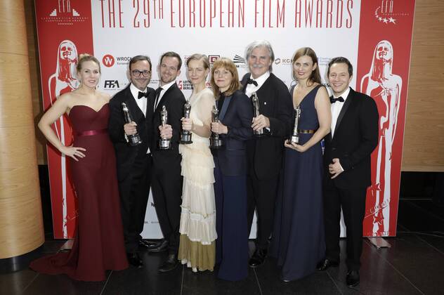 Hadewych Minis, Michel Merkt, Jonas Dornbach, Sandra Hüller, Maren Ade, Peter Simonischek, Janine Jackowski und Trystan Pütter mit den Preisen für den Film Toni Erdmann bei der Verleihung vom 29. Europäischen Filmpreis 2016 29th European Film Awards 2016 im Nationalen Forum für Musik. Breslau, 10.12.2016 Foto:xS.xGabschx xFuturexImage