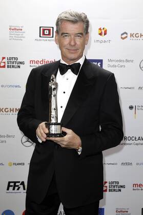 Pierce Brosnan mit dem Preis für die beste europäische Leistung im Weltkino bei der Verleihung vom 29. Europäischen Filmpreis 2016 29th European Film Awards 2016 im Nationalen Forum für Musik. Breslau, 10.12.2016 Foto:xS.xGabschx xFuturexImage