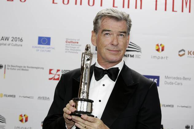 Pierce Brosnan mit dem Preis für die beste europäische Leistung im Weltkino bei der Verleihung vom 29. Europäischen Filmpreis 2016 29th European Film Awards 2016 im Nationalen Forum für Musik. Breslau, 10.12.2016 Foto:xS.xGabschx xFuturexImage