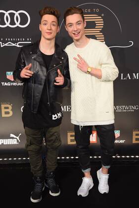 Themen der Woche Bilder des Tages Die Lochis (Roman Lochmann, Heiko Lochmann) PLACE TO B INFLUENCER AWARD im Axel Springer Haus in Berlin am 15.12.2016