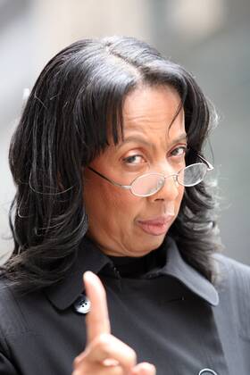 Apr 11, 2008 - Manhattan, New York, USA - Chris Rock s mother, ROSE ROCK, has published a book called Mamma Rock s Rules. She posed for photoraphs on April 7 on 52nd Street in Manhattan. - ZUMAr16_ 20080407_mar_r16_748