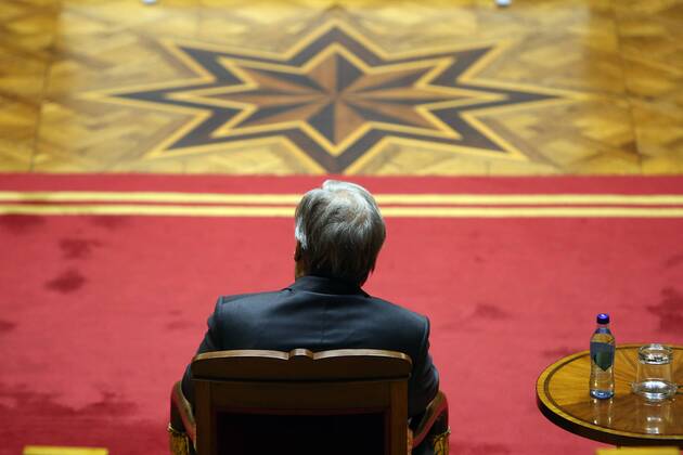 Bilder des Tages Antonio Guterres erhält Menschenrechtspreis in Lissabon December 23, 2016 - Lisbon, Portugal - Newly sworn-in Secretary General of the United Nations Antonio Guterres during a ceremony to award Guterres with a human rights award at the Parliament in Lisbon, Portugal, on December 23 2016. This year s award was given to Antonio Guterres, Secretary-General of the United Nations, for his work in the defense of human rights, especially in the discharge of the duties of United Nations High Commissioner for Refugees (UNHCR). This Prize is awarded annually by the President of the Assembly of the Republic, after hearing the Conference of Leaders, on the proposal of the jury constituted by the Committee on Constitutional Affairs, Rights, Freedoms and Guarantees. Lisbon Portugal - ZUMAn230 20161223_zaa_n230_139