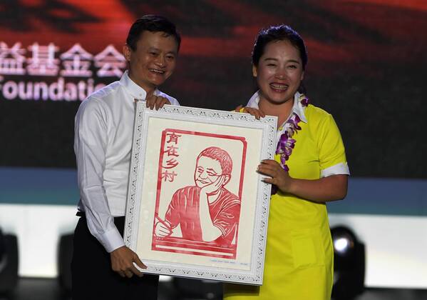SANYA, Jan. 5, 2017 -- Jack Ma (L) receives a present of his portrait papercutting from Feng Haiyan, a winner of the Jack Ma Rural Teachers Award, in Sanya, a tourism resort in south China s Hainan Province, on Jan. 5, 2017. The awarding ceremony of the Jack Ma Rural Teachers Award was held on Thursday, with 100 rural teachers winning the award of 100,000 yuan (14,522 U.S. dollars) respectively. ) (wf) CHINA-SANYA-JACK MA-RURAL TEACHERS AWARD (CN) YangxGuanyu