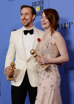 Ryan Gosling and Emma Stone, winners of the awards for Best Performance by an Actor and Actress in a Motion Picture Musical or Comedy respectively for La La Land appear backstage with their trophies during the 74th annual Golden Globe Awards at the Beverly Hilton Hotel in Beverly Hills, California on January 8, 2017.  LAP201701084022 JIMxRUYMEN