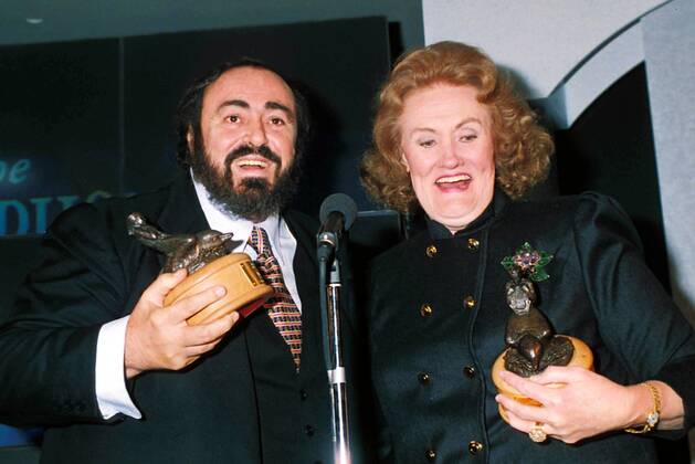 Aug. 16, 2006 - LUCIANO PAVAROTTI AND DAME JOAN SUTHERLAND.1991.A8397. DAVE BENETT- GETTY IMAGES.LUCIANOPAVAROTTIRETRO - ZUMAg49_ 20060816_gaf_g169_039