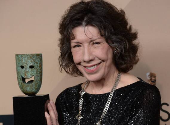 Actress Lily Tomlin appears backstage with her award for Lifetime Achievement during the the 23rd annual SAG Awards held at the Shrine Auditorium in Los Angeles on January 29, 2017. The Screen Actors Guild Awards will be broadcast live on TNT and TBS.  LAP20170129289 JIMxRUYMEN