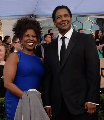 SAG Awards in Los Angeles - Preisverleihung Actors Pauletta Washington (L) and Denzel Washington arrive for the the 23rd annual SAG Awards held at the Shrine Auditorium in Los Angeles on January 29, 2017. The Screen Actors Guild Awards will be broadcast live on TNT and TBS.  LAP20170129584 JIMxRUYMEN