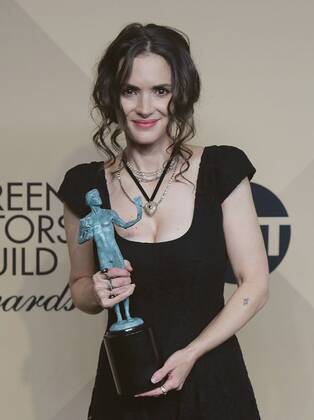 January 29, 2017 - Los Angeles, California, U.S - Winona Ryder, co-recipient of the Outstanding Performance by an Ensemble in a Drama Series award for Stranger Things, poses in the Press Room of the 23rd Annual Screen Actors Guild Awards held at the Shrine Auditorium in Los Angeles, California, Saturday, January 29, 2017. Los Angeles U.S. - ZUMAp124 20170129_zaa_p124_435 Copyright: xArianaxRuizx