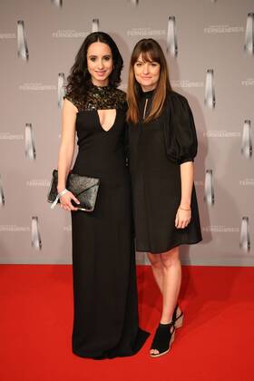 Stephanie Strumph und Ina Paule Klink bei der Verleihung Deutscher Fernsehpreis am 02.02.17 in Düsseldorf Deutscher Fernsehpreis Verleihung 2017 in Duesseldorf 