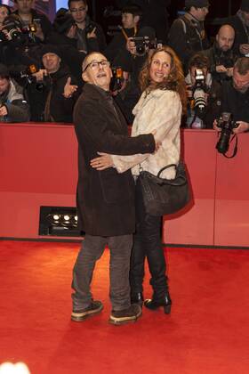 Regisseur Dani Levy und seine Ehefrau Sabine Lidl auf der Berlinale Preisverleihung am 18.02.2017 Regisseur Dani Levy und seine Ehefrau Sabine Lidl auf der Berlinale Preisverleihung am 18.02.2017