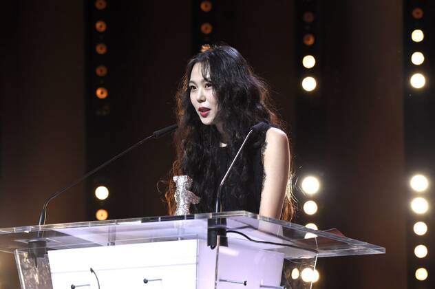 Kin Minhee mit dem Silbernen Bären als Beste Darstellerin in dem Film Bamui haebyun-eoseo honja On the Beach at Night Alone während der Preisverleihung der Berlinale 2017 67. Internationale Filmfestspiele Berlin im Berlinale Palast. Berlin, 18.02.2017 Foto:xF.xKernx xFuturexImage