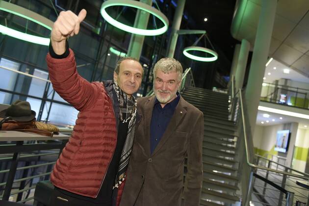 Regisseur Raed Andoni und Wieland Speck (leiter Sektion Panorama) während der Verleihung des Panorama Publikumspreises anlässlich der 67. Berlinale 67. Internationale Filmfestspiele Berlin