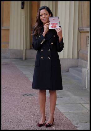 Verleihung von Ritterorden in London . 23 02 2017. London, United Kingdom. Investitures. Buckingham Palace. Actress Naomie Harris after the Queen s investitures at Buckingham Palace  xi-Imagesx xPoolx IIM-14494-0005