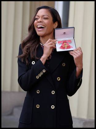 Verleihung von Ritterorden in London . 23 02 2017. London, United Kingdom. Investitures. Buckingham Palace. Actress Naomie Harris after the Queen s investitures at Buckingham Palace  xi-Imagesx xPoolx IIM-14494-0010