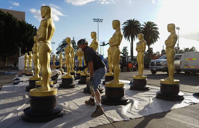 Oscars 2017: Vorbereitungen in Los Angeles (170223) -- LOS ANGELES, Feb. 22, 2017 -- Statues of the Oscar are seen during the preparations for the 89th Academy Awards in Hollywood, Los Angeles, the United States, Feb. 22, 2017. The 89th Academy Awards, or Oscars , will be held on Feb. 26. ) U.S.-LOS ANGELES-ACADEMY AWARDS-PREPARATION YangxLei 