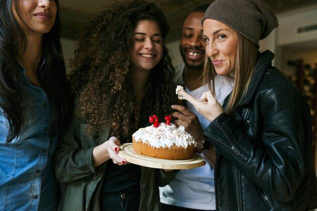 Group of young people celebrating birthday model released Symbolfoto property released VABF01072