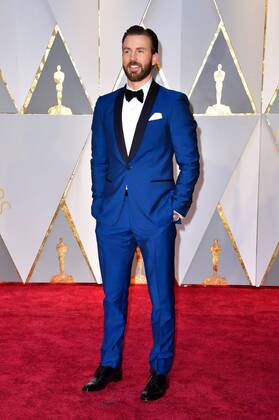 Actor Chris Evans arrives on the red carpet for the 89th annual Academy Awards at the Dolby Theatre in the Hollywood section of Los Angeles on February 26, 2017.  LAP2017022730 KEVINxDIETSCH