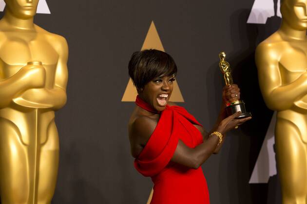 US actress Viola Davis poses at the press room after winning the Oscar to Best Actress in a Supporting Role for Fences during the 89th Academy Awards at the Dolby Theater in Hollywood, California, United States, 26 February 2017. 89TH CINEMA ACADEMY AWARDS IN HOLLYWOOD !ACHTUNG: NUR REDAKTIONELLE NUTZUNG!  Copyright: xSaalikxKhanx HWD001 20170227-636237745933916298