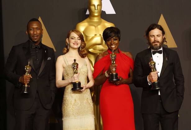 (L-R) Mahershala Ali (Actor in a Supporting Role for Moonlight), Emma Stone (Actress in a Leading Role for La La Land), Viola Davis (Actress in a Supporting Role for Fences) and Casey Affleck (Actor in a Leading Role for Manchester by the Sea) pose in the press room during the 89th annual Academy Awards ceremony at the Dolby Theatre in Hollywood, California, USA, 26 February 2017. The Oscars are presented for outstanding individual or collective efforts in 24 categories in filmmaking. Press Room - 89th Academy Awards !ACHTUNG: NUR REDAKTIONELLE NUTZUNG!  Copyright: xSaalikxKhanx 20170227-636237776023878993