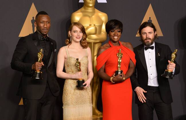 (L-R) Actors Mahersala Ali, winner of the award for Actor in a Supporting Role for Moonlight , Emma Stone, winner of the award for Actress in a Leading Role for La La Land , Viola Davis, winner of the award for Actress in a Supporting Role for Fences , and Casey Affleck, winner of the award for Actor in a Leading Role for Manchester by the Sea appear backstage during the 89th annual Academy Awards at Loews Hollywood Hotel in the Hollywood section of Los Angeles on February 26, 2017.  LAP201702261057 JIMxRUYMEN